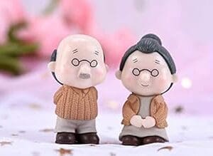 Vintage Vinyl Lovers Figurine Set: Ideal Gift for Music-Loving Grandparents! Vintage Vinyl Lovers Figurine Set: Ideal Gift for Music-Loving Grandparents!