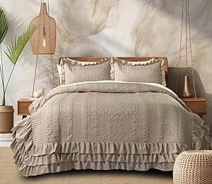 Luxurious King Size Bedcover Set with Frill – Perfect Gift for a Cozy Bedroom Retreat!